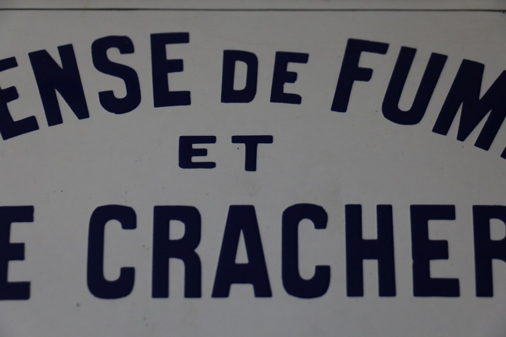 Plaque émaillée Bombée Japy Défense De Fumer Et De Cracher Broc En Guche 